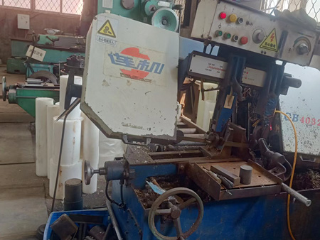 切泥機(jī)生產(chǎn)車(chē)間